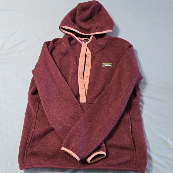 L.L. Bean Sweaters - L.L. Bean Sz Medium Womens Burgundy and Tan 1/2 Button Pullover Hoodie